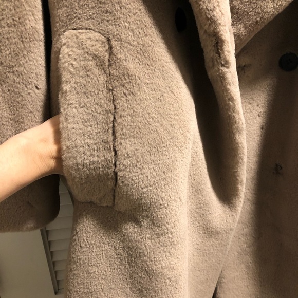 Kylie Jenner inspired BCBG faux fur coat. Very soft!! Nwt! Overside Teddy Coat. - Picture 5 of 9
